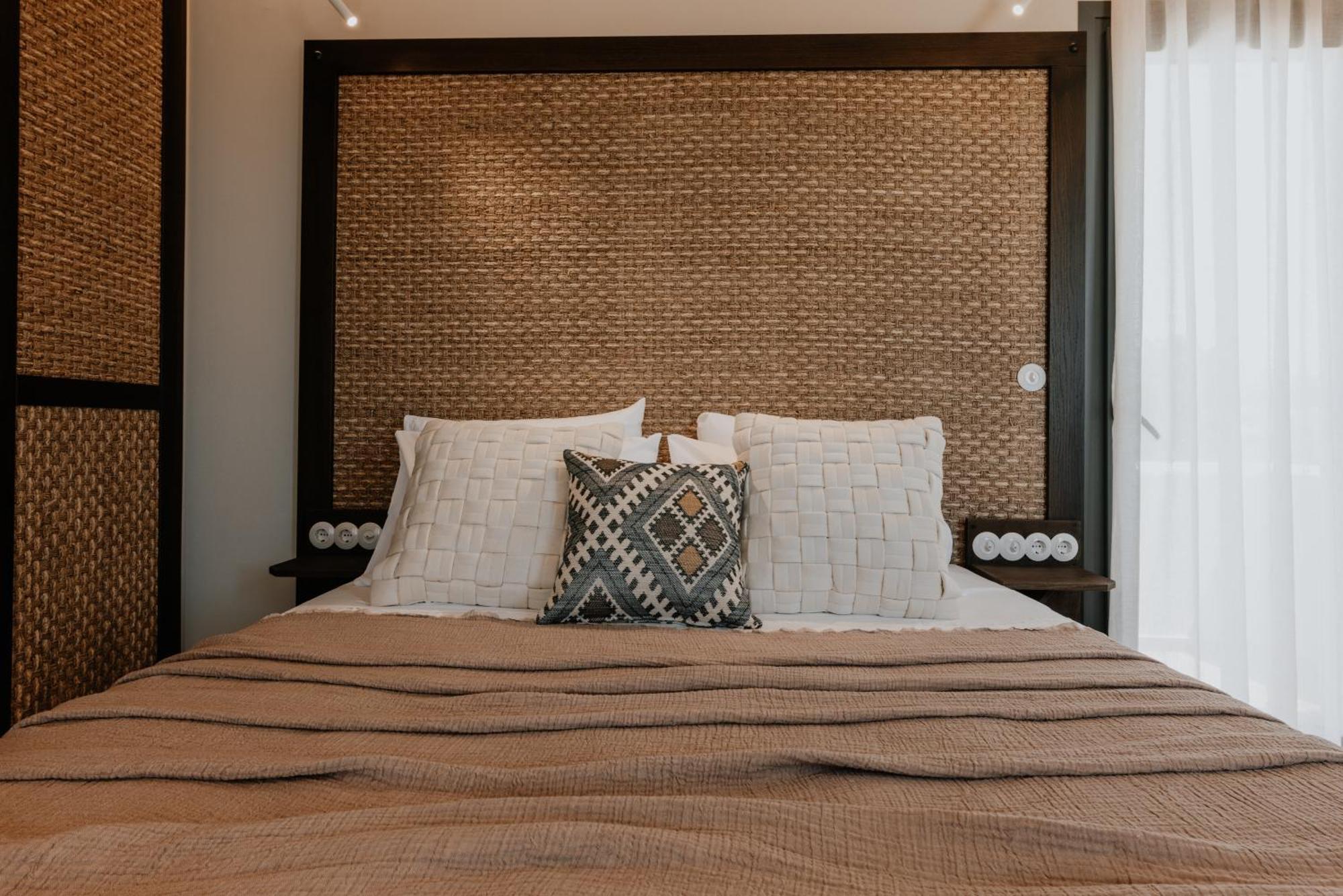 Onym Curated Villas Plaka  Exterior photo